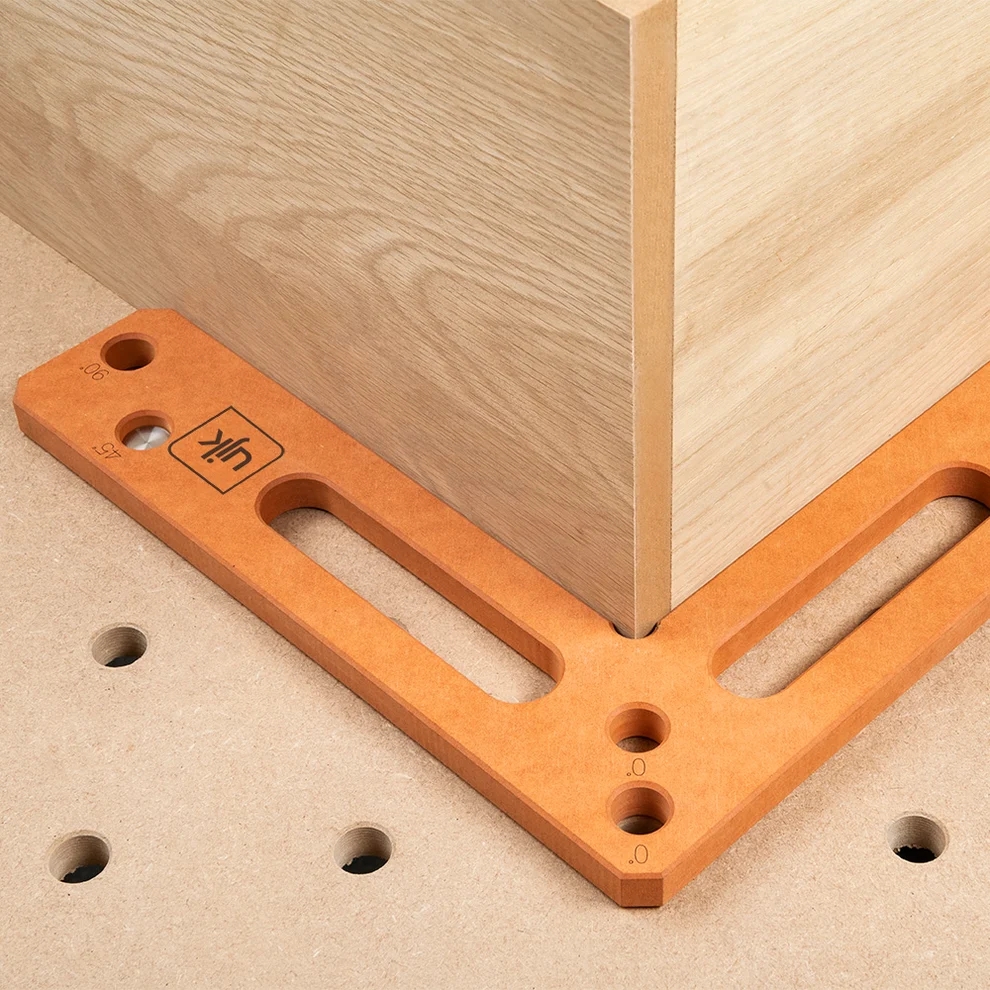 UJK Montagewinkel für ø20mm Lochsystem