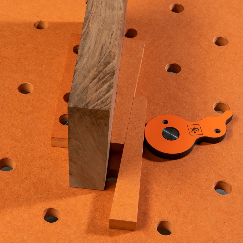 UJK Klemmset / Spannset für ø20mm Lochsystem