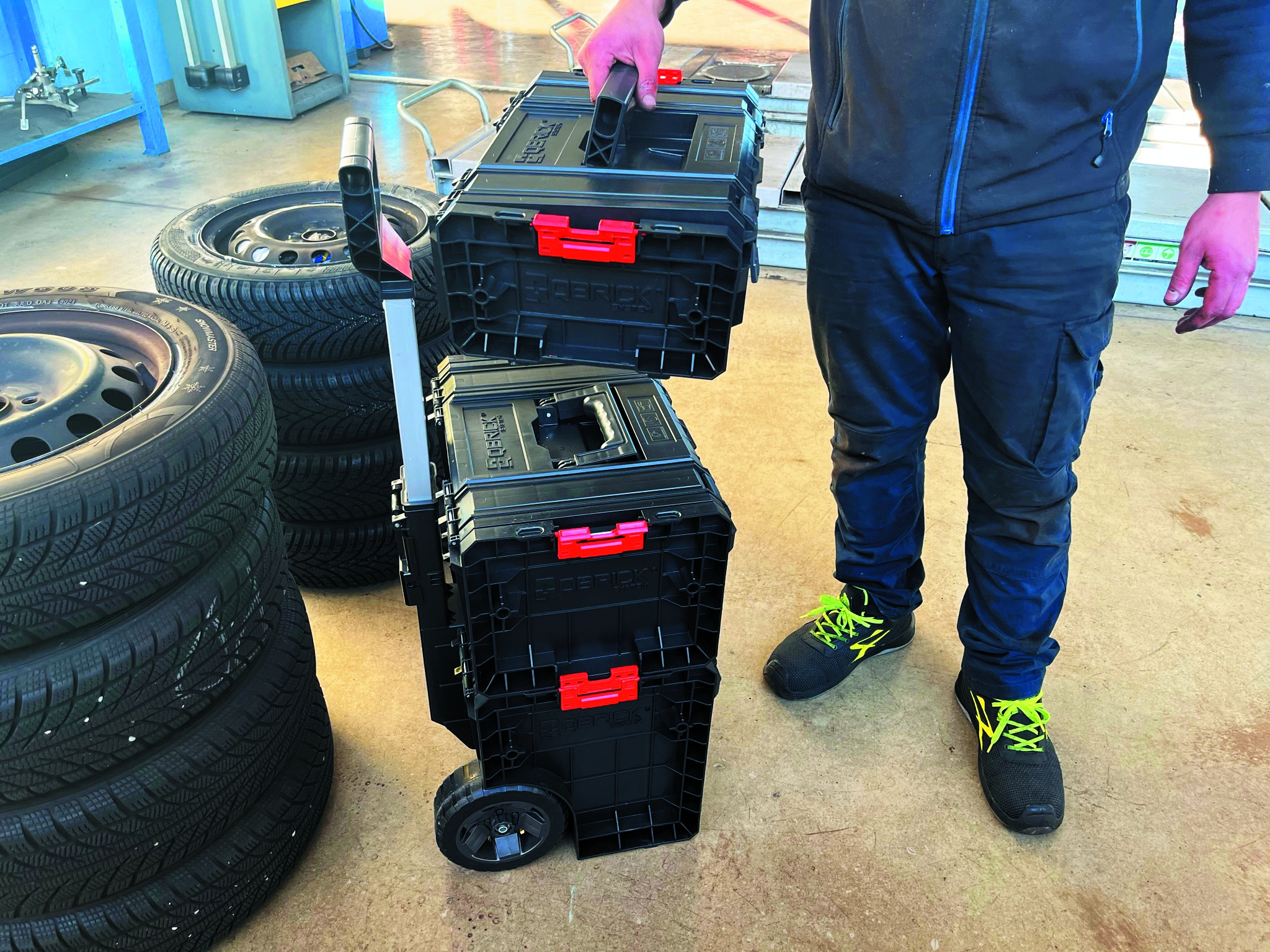 CROWN Aufbewahrungsbox 28 Liter