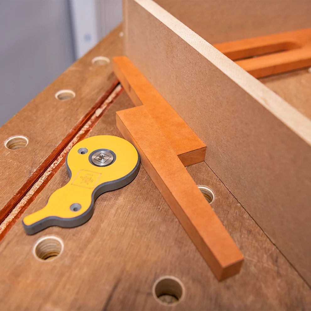 UJK Klemmset / Spannset für ø20mm Lochsystem