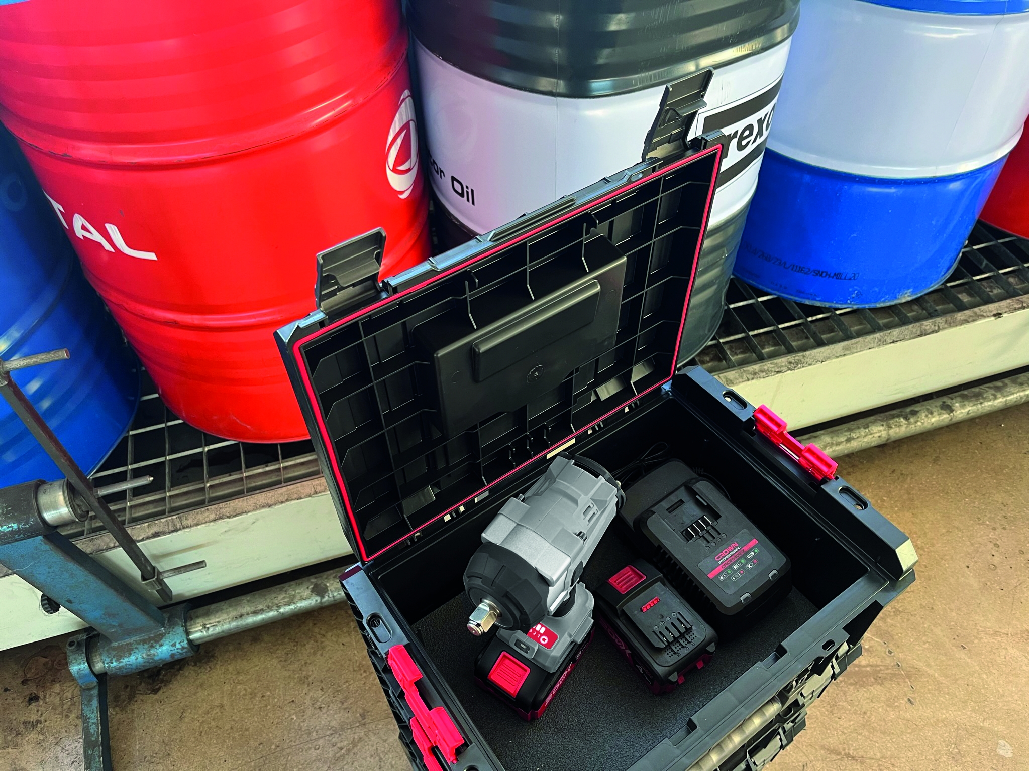 CROWN Aufbewahrungsbox 28 Liter