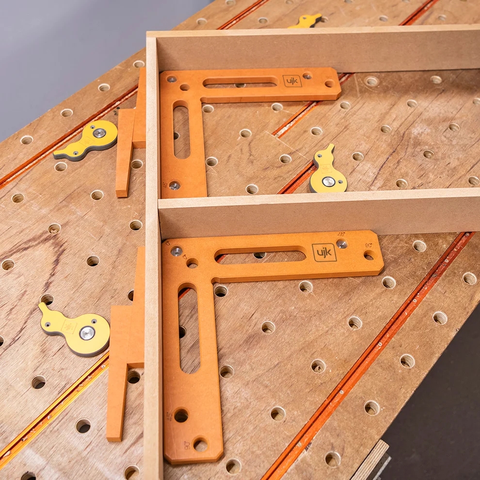 UJK Montagewinkel für ø20mm Lochsystem